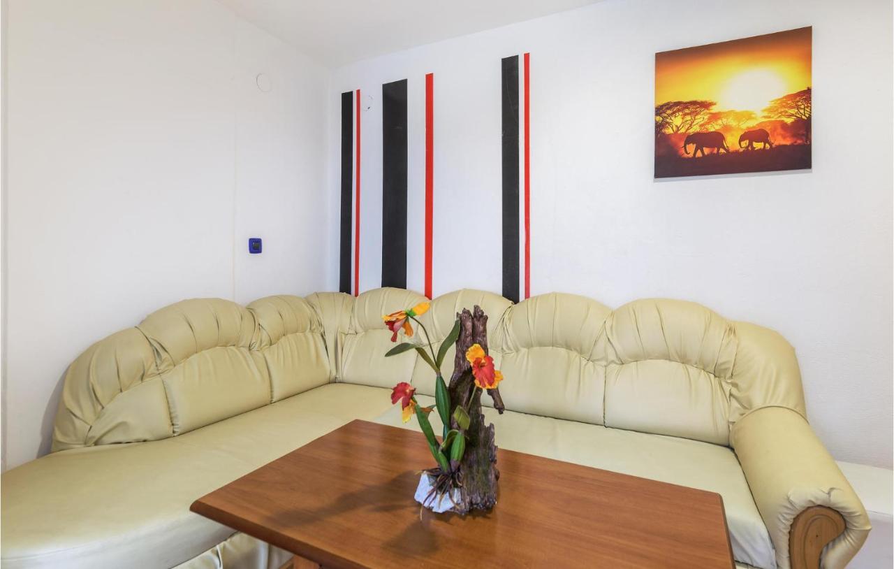 Nice Apartment In Pula With Kitchen Exterior photo